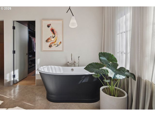 2208 Ne 28TH Ave, Portland, OR 97212