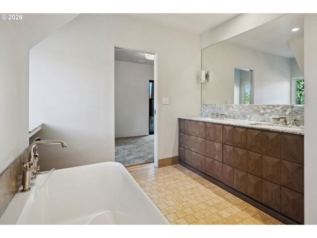 2208 Ne 28TH Ave, Portland, OR 97212