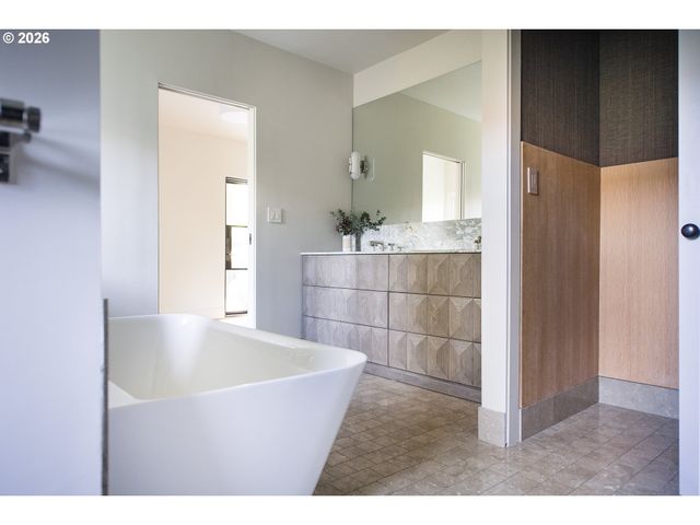 2208 Ne 28TH Ave, Portland, OR 97212