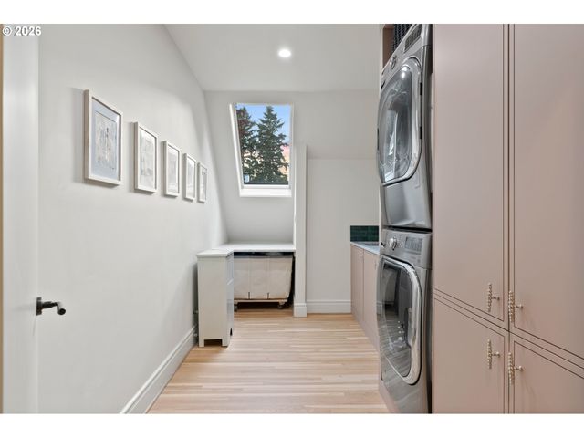 2208 Ne 28TH Ave, Portland, OR 97212