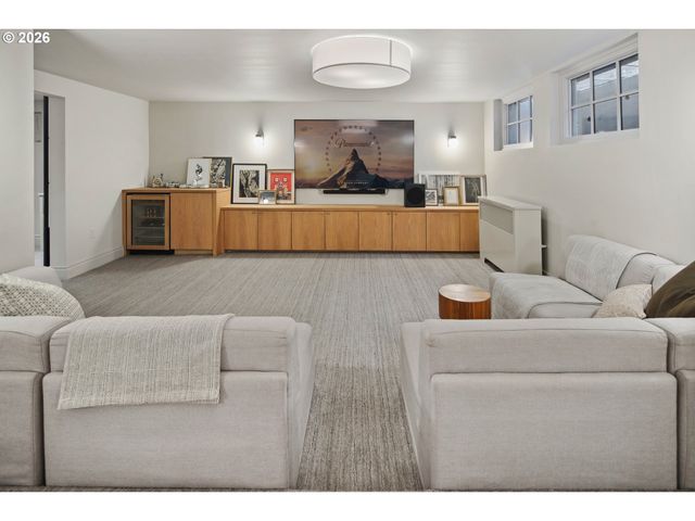 2208 Ne 28TH Ave, Portland, OR 97212