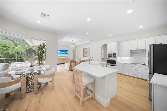 10023 Escambia Bay CT, Naples, FL 34120