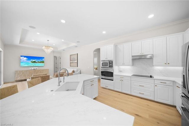 10023 Escambia Bay CT, Naples, FL 34120