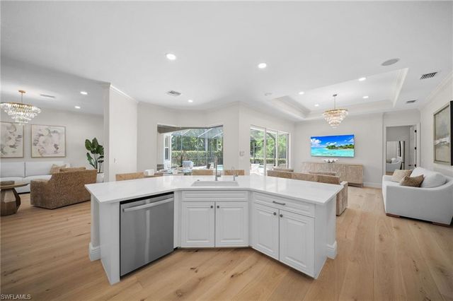 10023 Escambia Bay CT, Naples, FL 34120