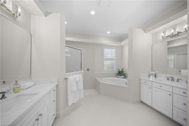 10023 Escambia Bay CT, Naples, FL 34120