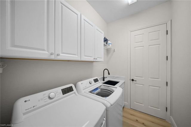 10023 Escambia Bay CT, Naples, FL 34120