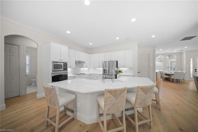 10023 Escambia Bay CT, Naples, FL 34120