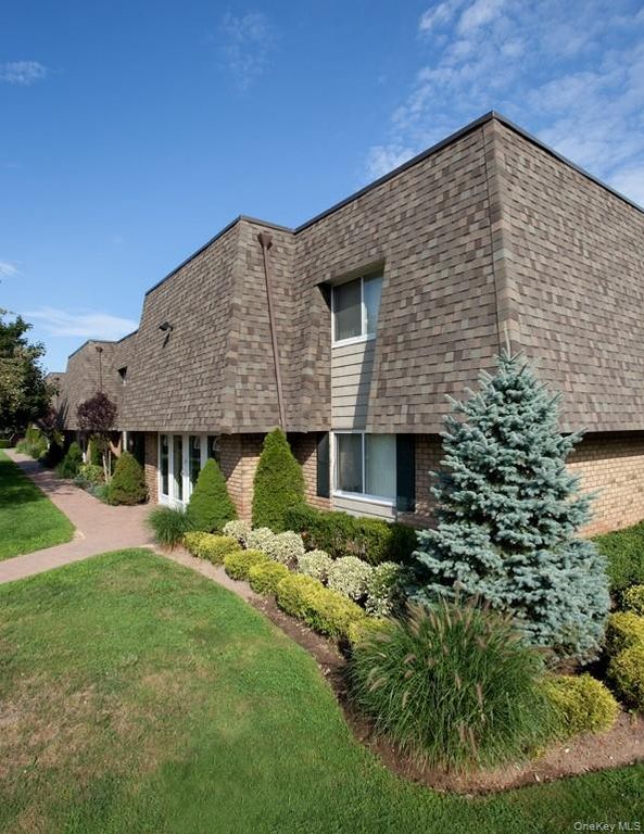 44 Philip Walk l455, West Babylon, NY 11704