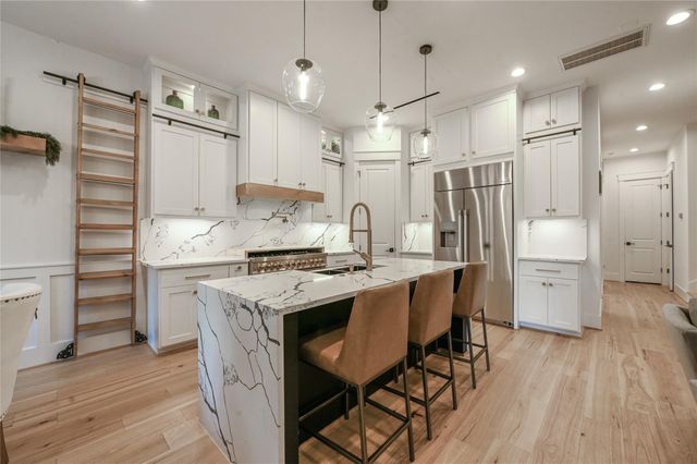 1512 Ashland Street, Houston, TX 77008