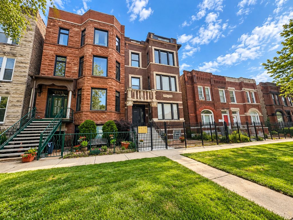 4555 S Wabash Avenue 3, Chicago, IL 60653