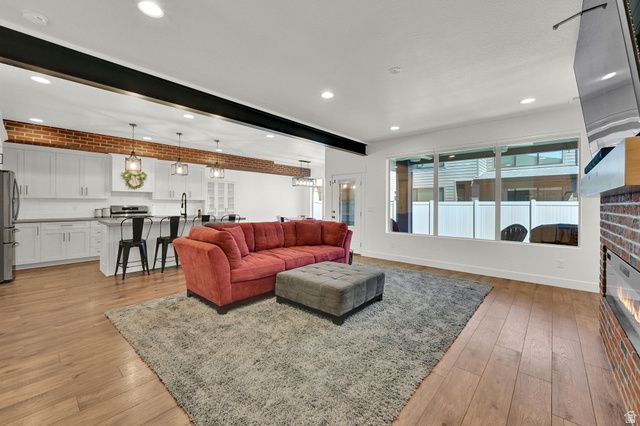 952 W 1910 S, Syracuse, UT 84075