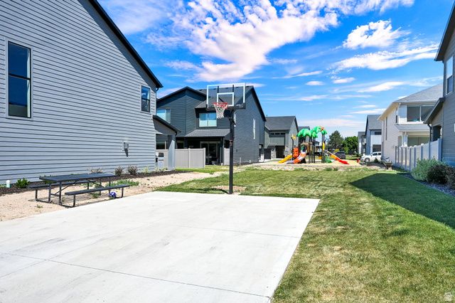 952 W 1910 S, Syracuse, UT 84075