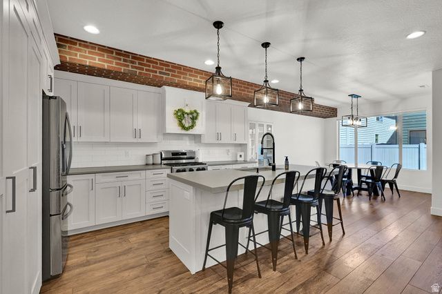 952 W 1910 S, Syracuse, UT 84075