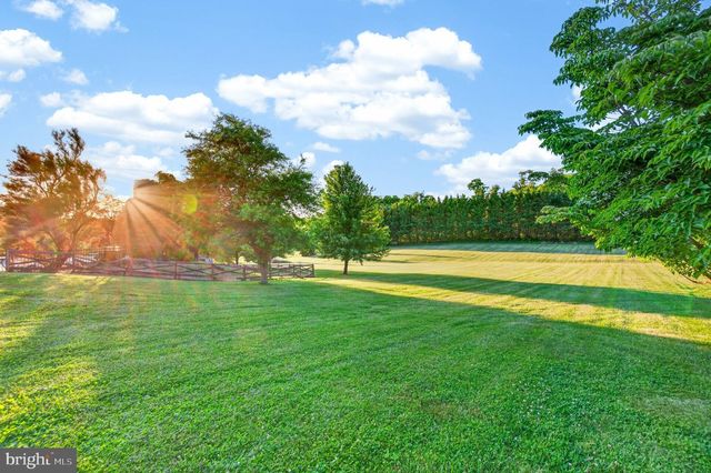 8840 MAPLEVILLE RD, Mount Airy, MD 21771