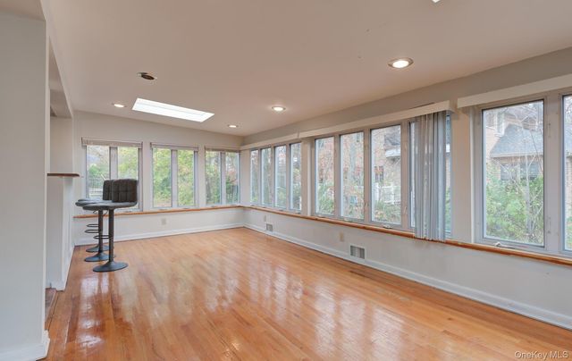 9 Wimbleton Lane, Great Neck, NY 11023