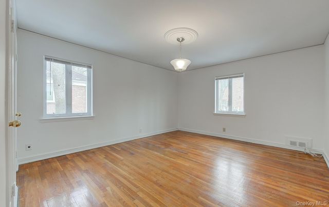 9 Wimbleton Lane, Great Neck, NY 11023