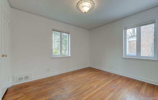 9 Wimbleton Lane, Great Neck, NY 11023