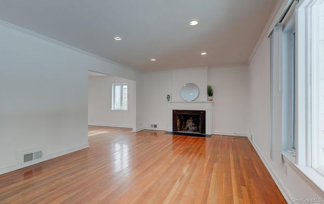 9 Wimbleton Lane, Great Neck, NY 11023