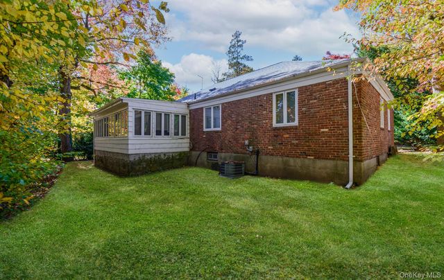 9 Wimbleton Lane, Great Neck, NY 11023