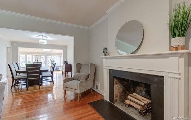 9 Wimbleton Lane, Great Neck, NY 11023