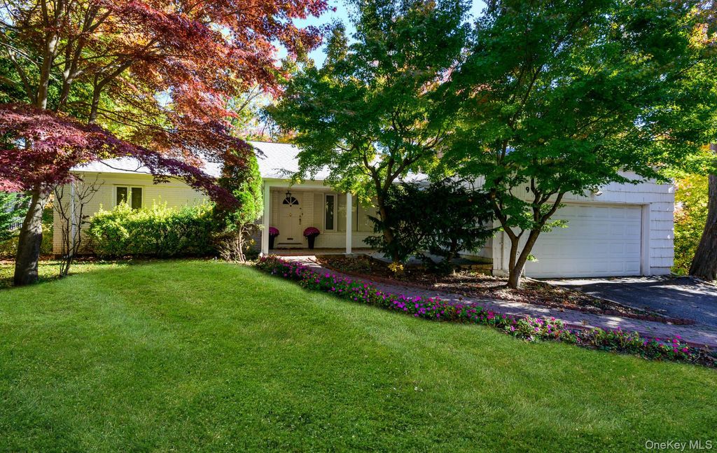 9 Wimbleton Lane, Great Neck, NY 11023