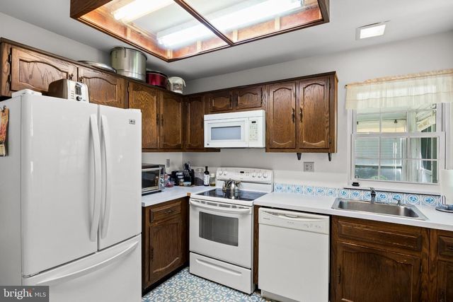 22 WINDSOR RD, Southampton, NJ 08088