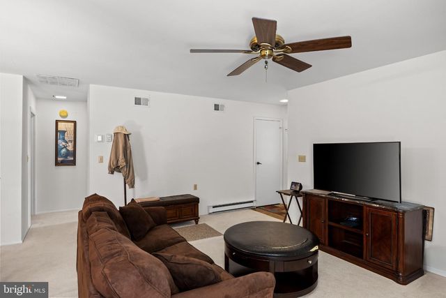 22 WINDSOR RD, Southampton, NJ 08088
