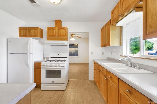 325 Oleander Avenue, Lemoore, CA 93245
