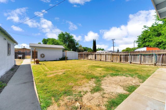 325 Oleander Avenue, Lemoore, CA 93245