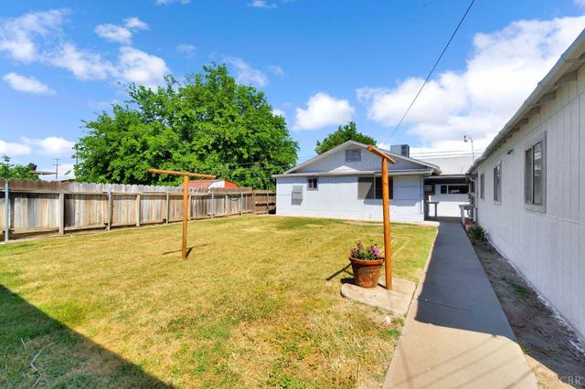 325 Oleander Avenue, Lemoore, CA 93245