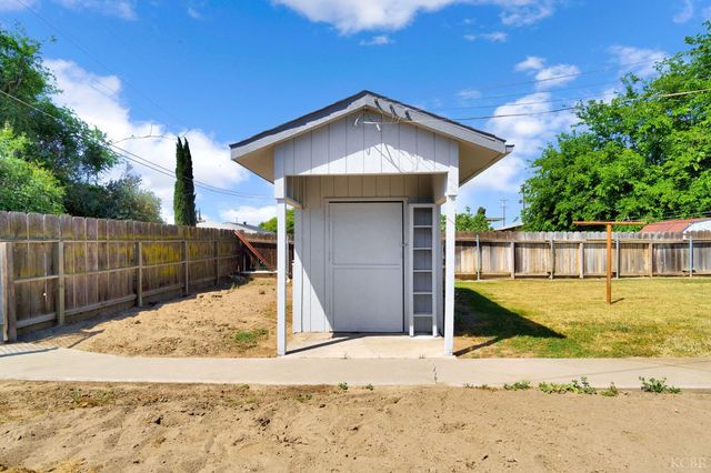 325 Oleander Avenue, Lemoore, CA 93245