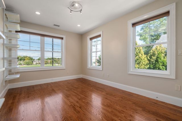 104-108 Hull St 108, Newton, MA 02460