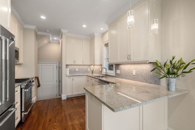 104-108 Hull St 108, Newton, MA 02460