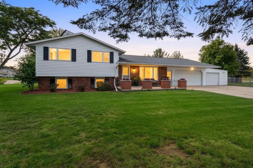 3467 GOLF DRIVE, Green Bay, WI 54311