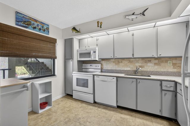 896 N Federal Highway 225, Lantana, FL 33462