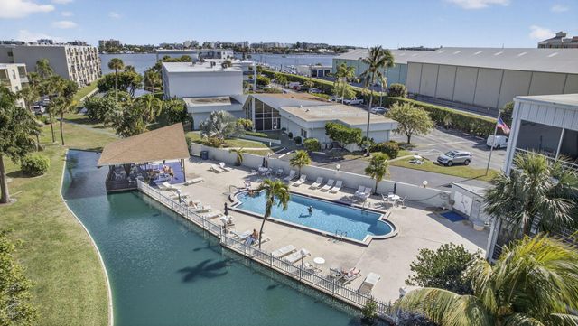 896 N Federal Highway 225, Lantana, FL 33462