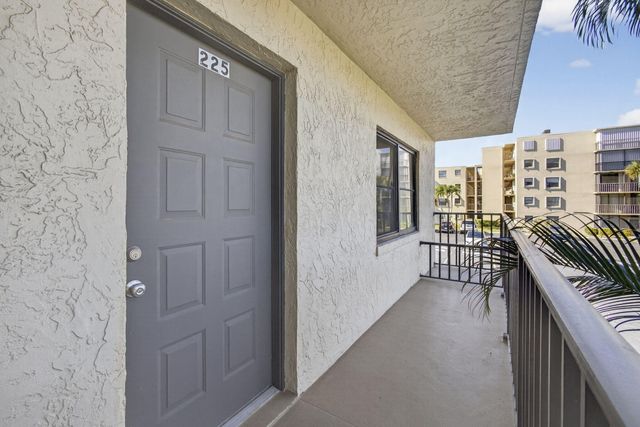 896 N Federal Highway 225, Lantana, FL 33462