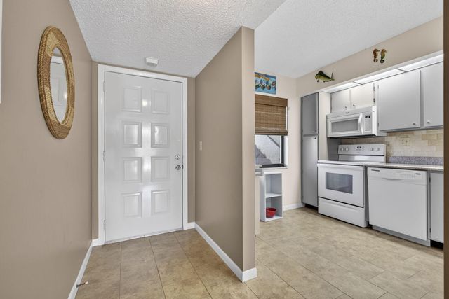 896 N Federal Highway 225, Lantana, FL 33462