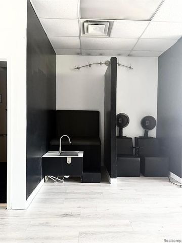 25251 Eureka Road, Taylor, MI 48180