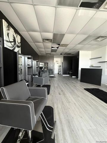 25251 Eureka Road, Taylor, MI 48180