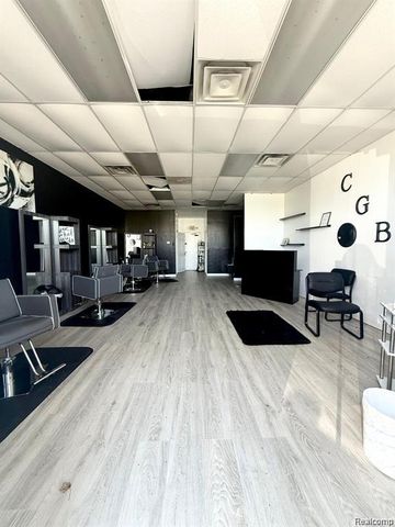 25251 Eureka Road, Taylor, MI 48180