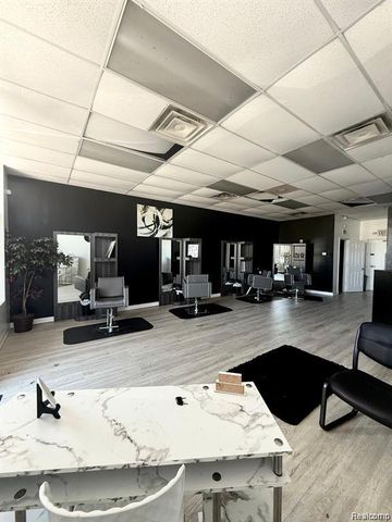 25251 Eureka Road, Taylor, MI 48180