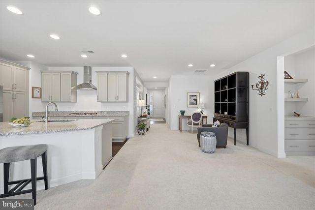 122 FOAM FLOWER DR, Lake Frederick, VA 22630