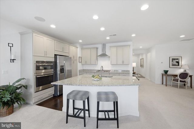 122 FOAM FLOWER DR, Lake Frederick, VA 22630