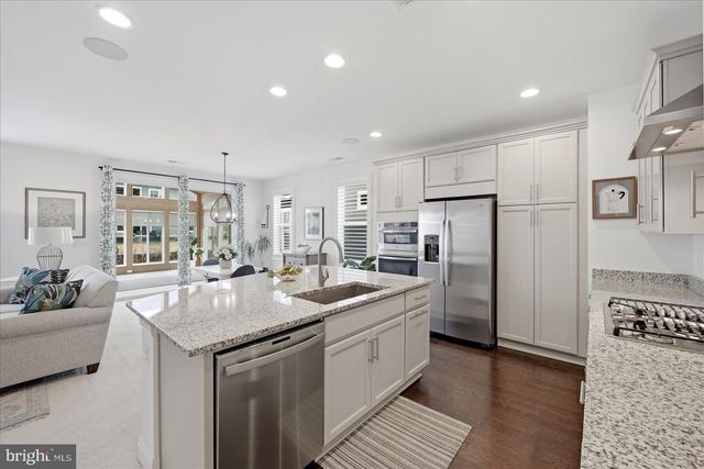 122 FOAM FLOWER DR, Lake Frederick, VA 22630