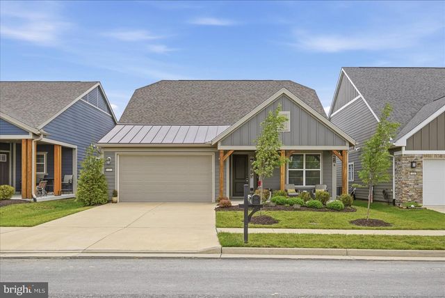122 FOAM FLOWER DR, Lake Frederick, VA 22630