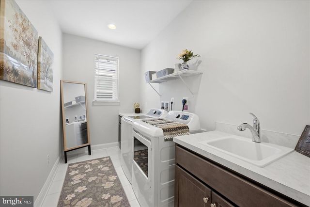 122 FOAM FLOWER DR, Lake Frederick, VA 22630