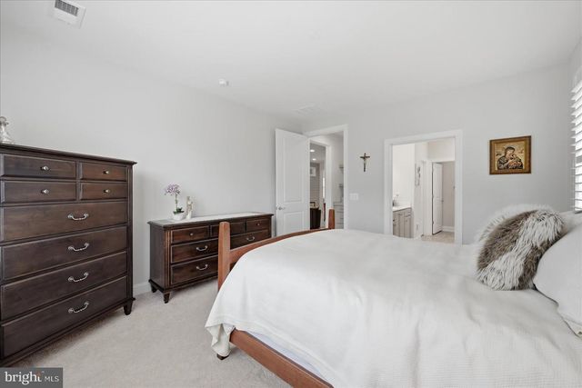 122 FOAM FLOWER DR, Lake Frederick, VA 22630