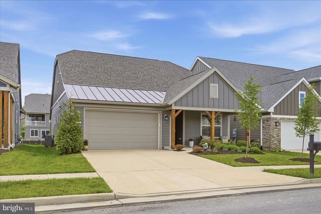 122 FOAM FLOWER DR, Lake Frederick, VA 22630