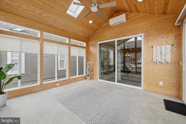 122 FOAM FLOWER DR, Lake Frederick, VA 22630
